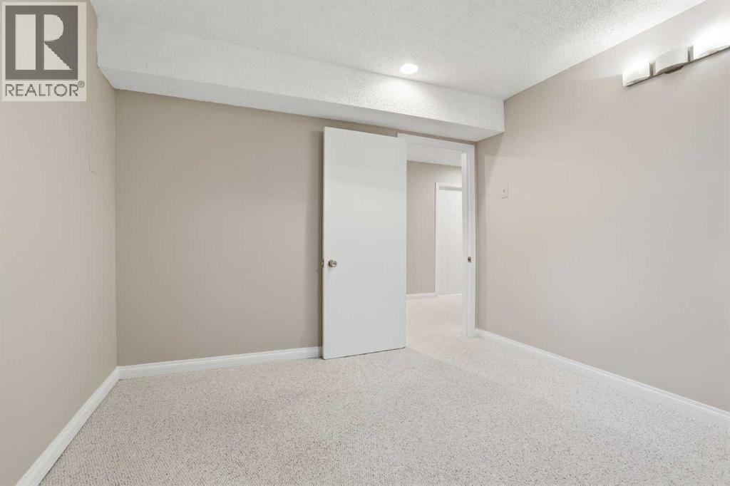 471 Berkley Crescent Nw, Calgary, Alberta  T3K 1A9 - Photo 41 - A2320312