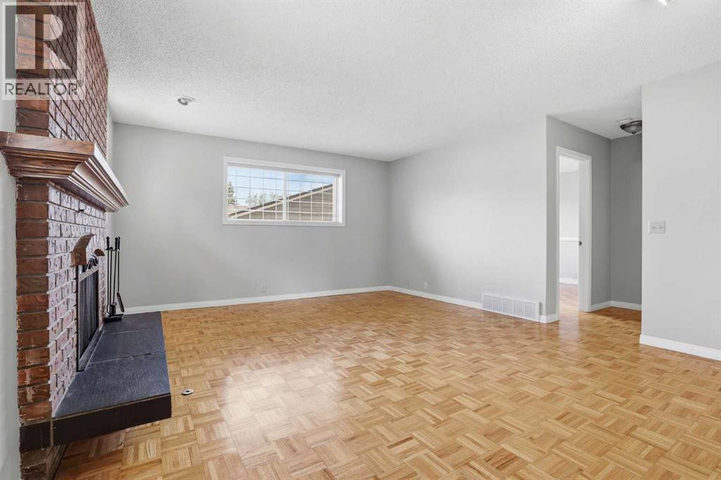 471 Berkley Crescent Nw, Calgary, Alberta  T3K 1A9 - Photo 28 - A2320312