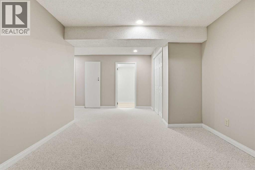 471 Berkley Crescent Nw, Calgary, Alberta  T3K 1A9 - Photo 43 - A2320312