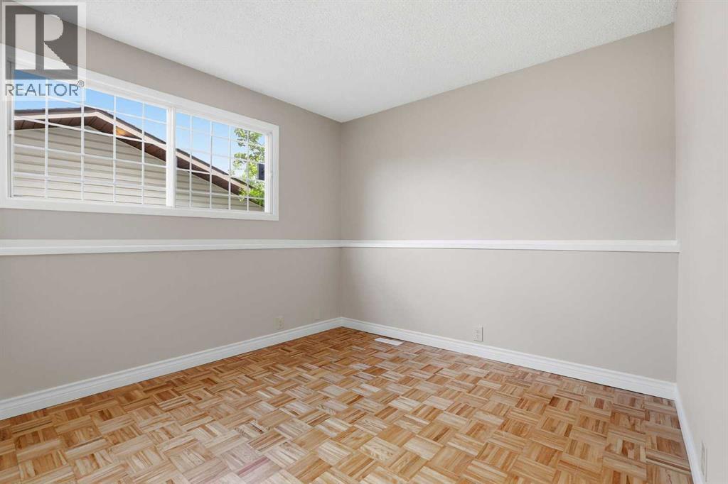 471 Berkley Crescent Nw, Calgary, Alberta  T3K 1A9 - Photo 31 - A2320312
