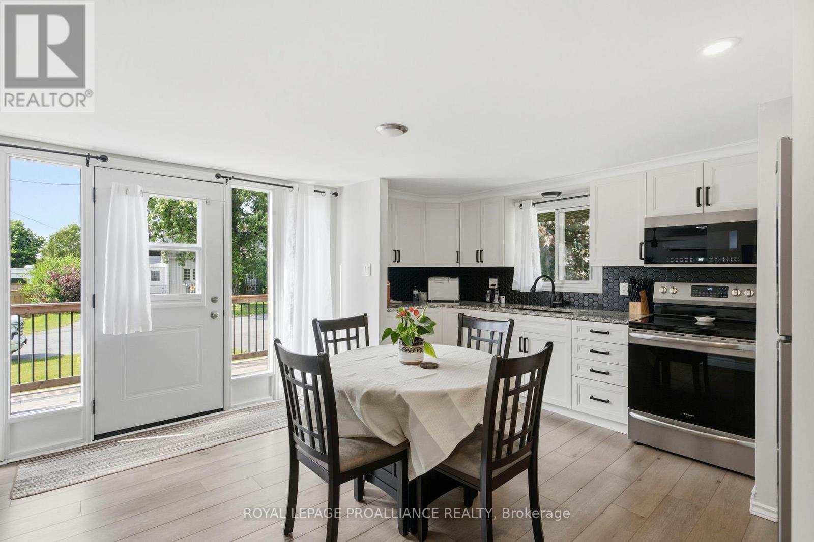 209 Helen Street S, Edwardsburgh/cardinal, Ontario  K0E 1E0 - Photo 2 - X13442386