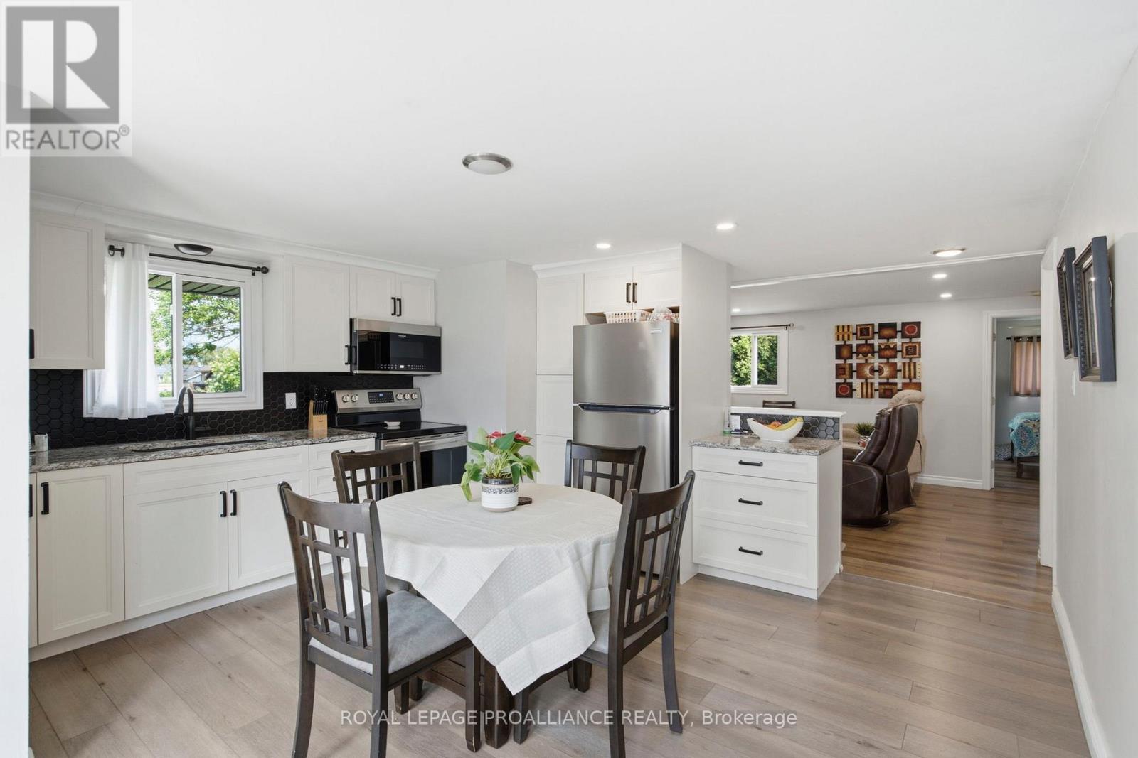 209 Helen Street S, Edwardsburgh/cardinal, Ontario  K0E 1E0 - Photo 3 - X13442386