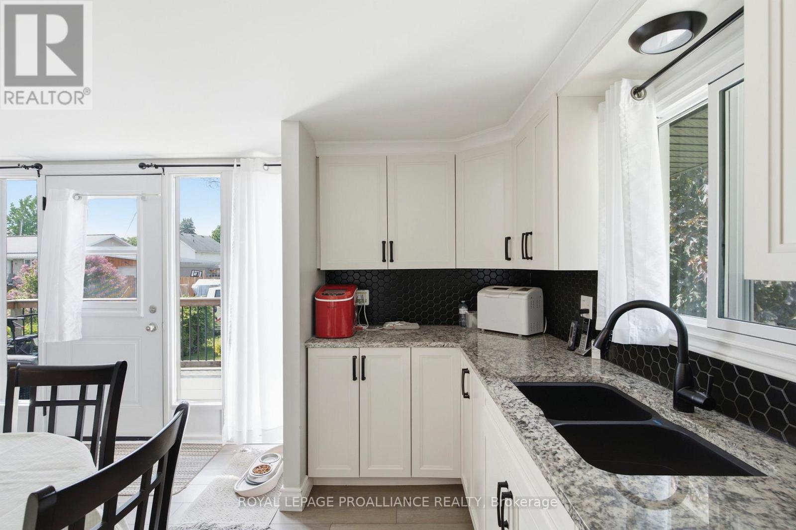 209 Helen Street S, Edwardsburgh/cardinal, Ontario  K0E 1E0 - Photo 6 - X13442386