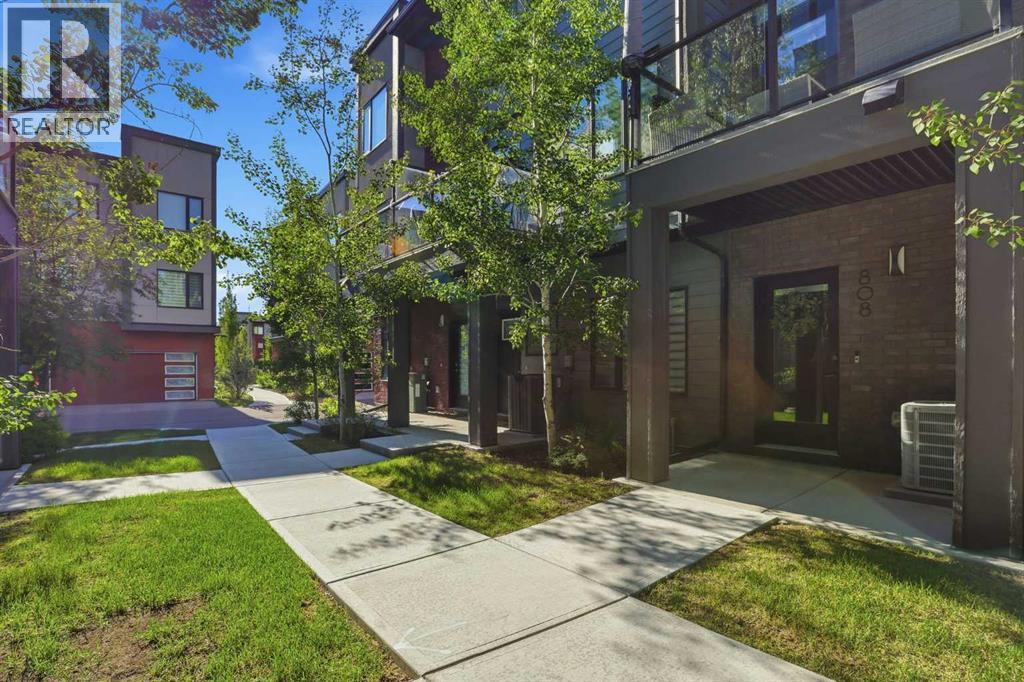 808 Greenbriar Common NW, Calgary, Alberta  T3B 6J2 - Photo 2 - A2319975