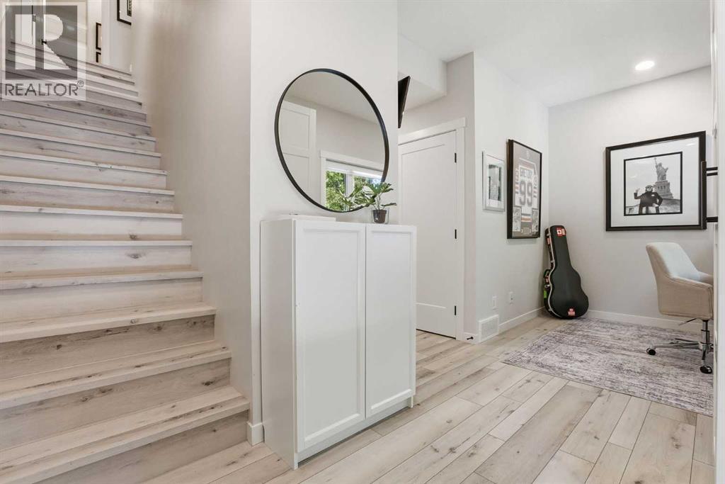 808 Greenbriar Common NW, Calgary, Alberta  T3B 6J2 - Photo 8 - A2319975