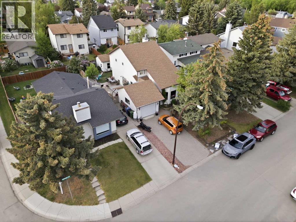 68 Woodview Court Sw, Calgary, Alberta  T2W 4X4 - Photo 3 - A2315916