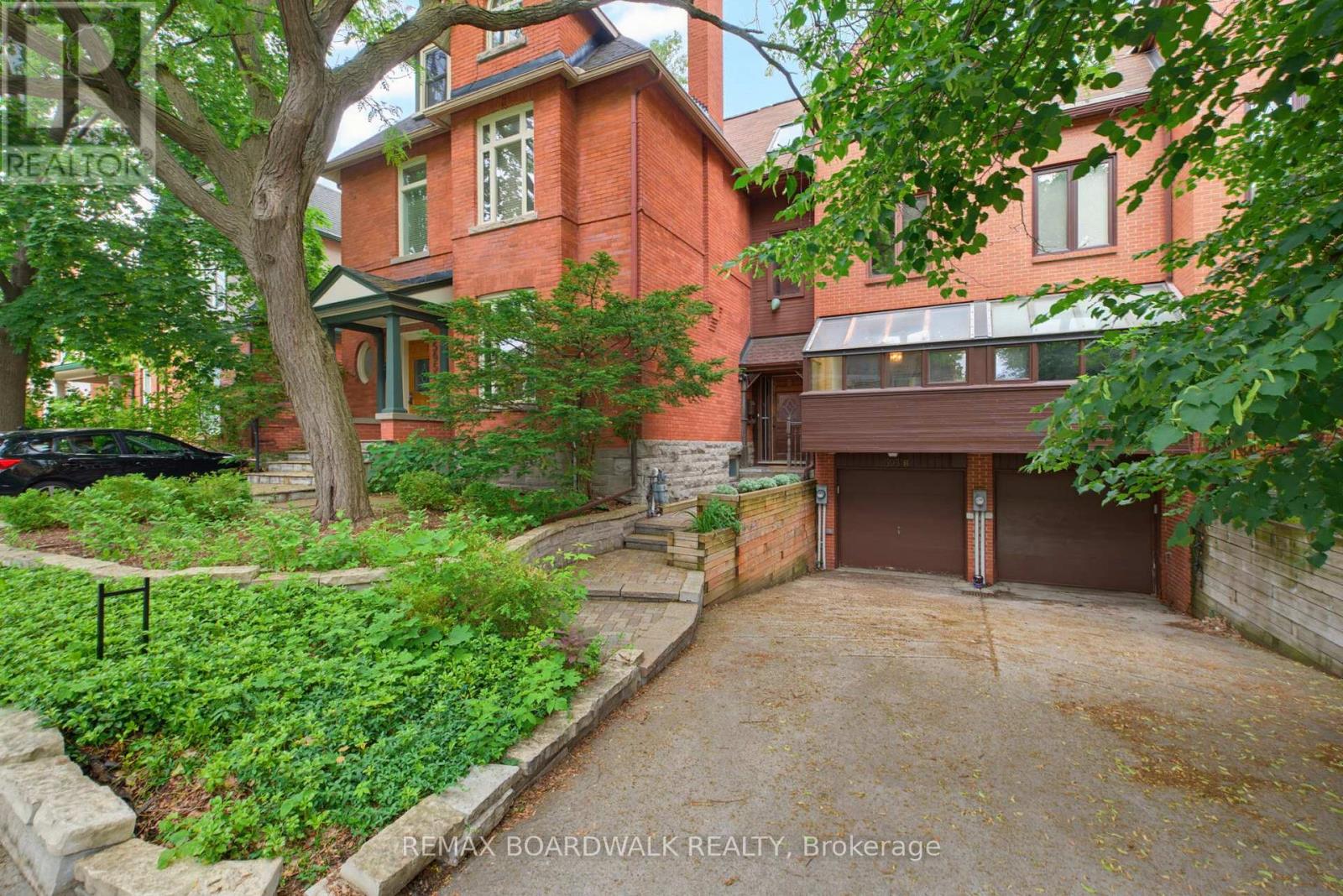 B - 595 BESSERER STREET, Ottawa, Ontario