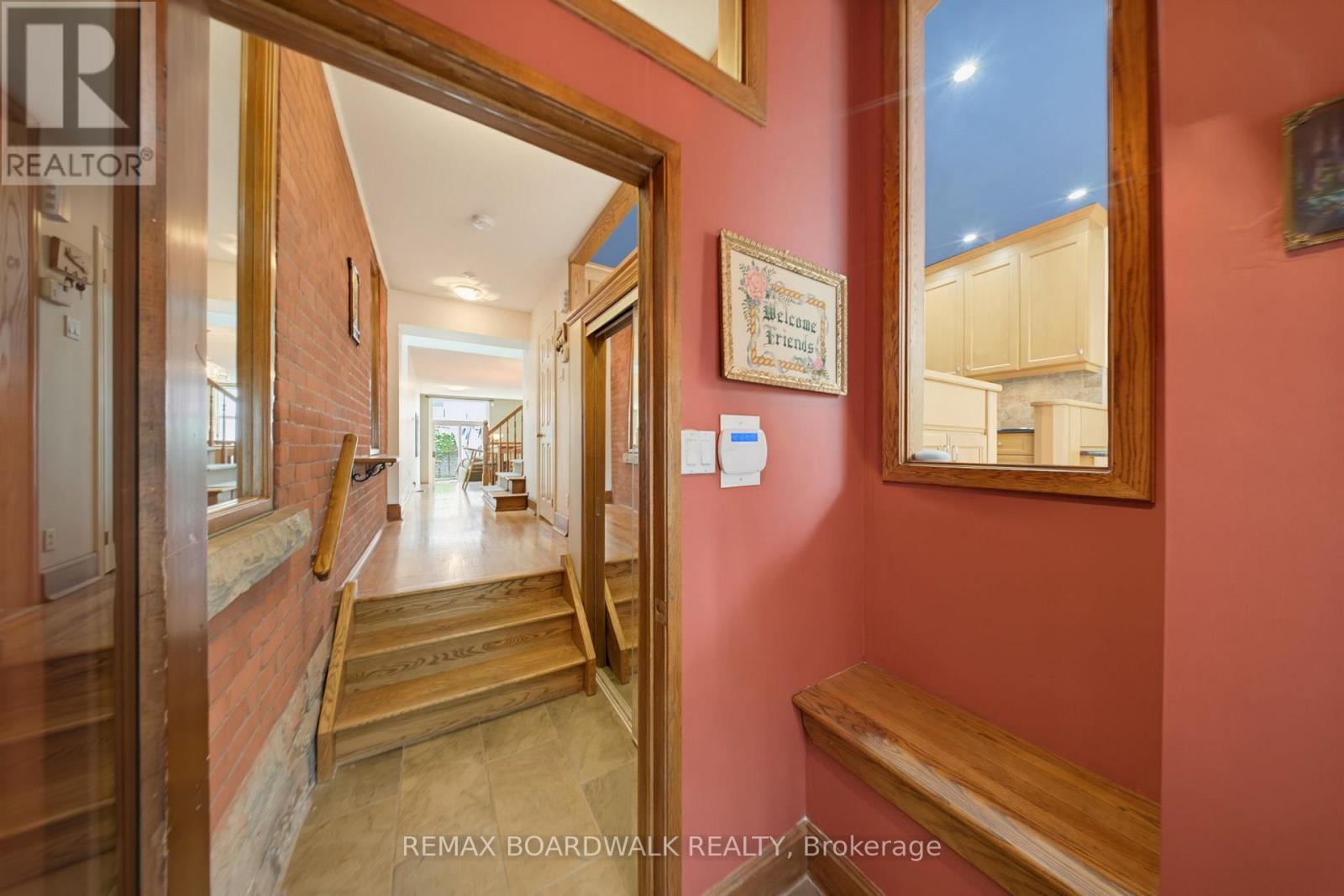 B - 595 Besserer Street, Ottawa, Ontario  K1N 6C8 - Photo 2 - X13442432