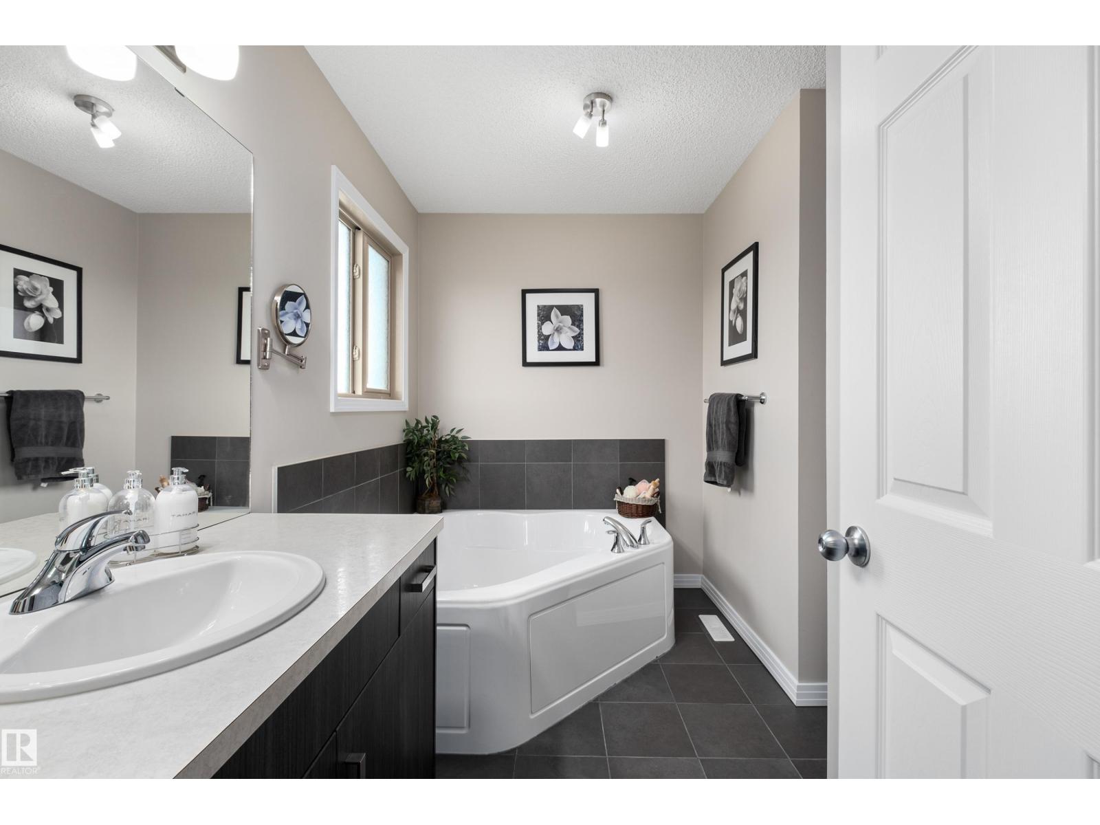 52 Vanderbilt Cm, Spruce Grove, Alberta  T7X 0S9 - Photo 23 - E4493680