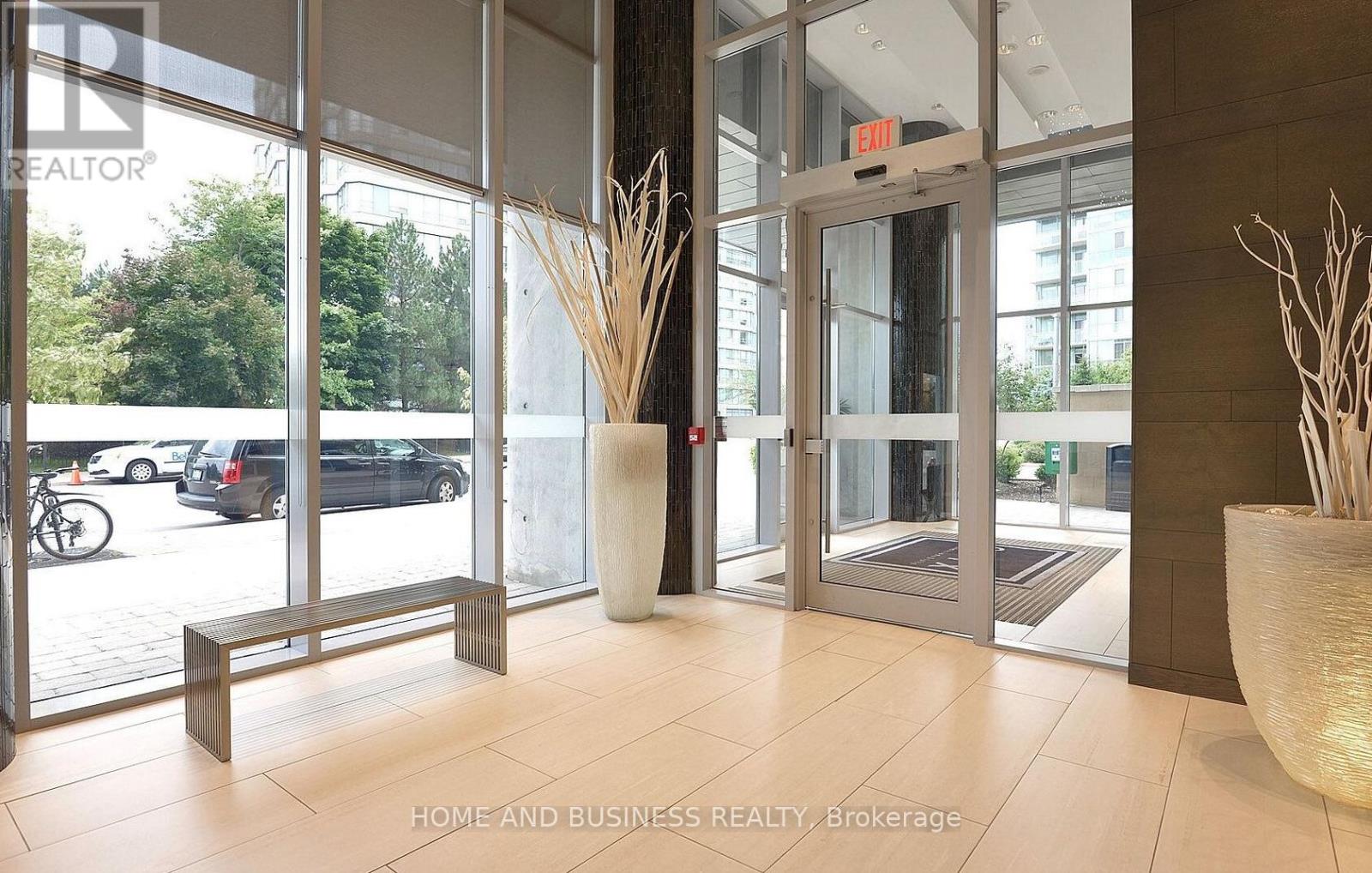 1004 - 223 Webb Drive, Mississauga, Ontario  L5R 0E8 - Photo 2 - W13442444