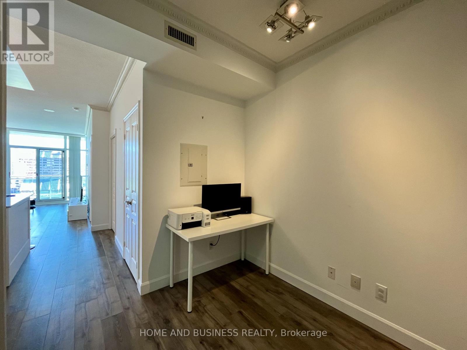 1004 - 223 Webb Drive, Mississauga, Ontario  L5R 0E8 - Photo 4 - W13442444