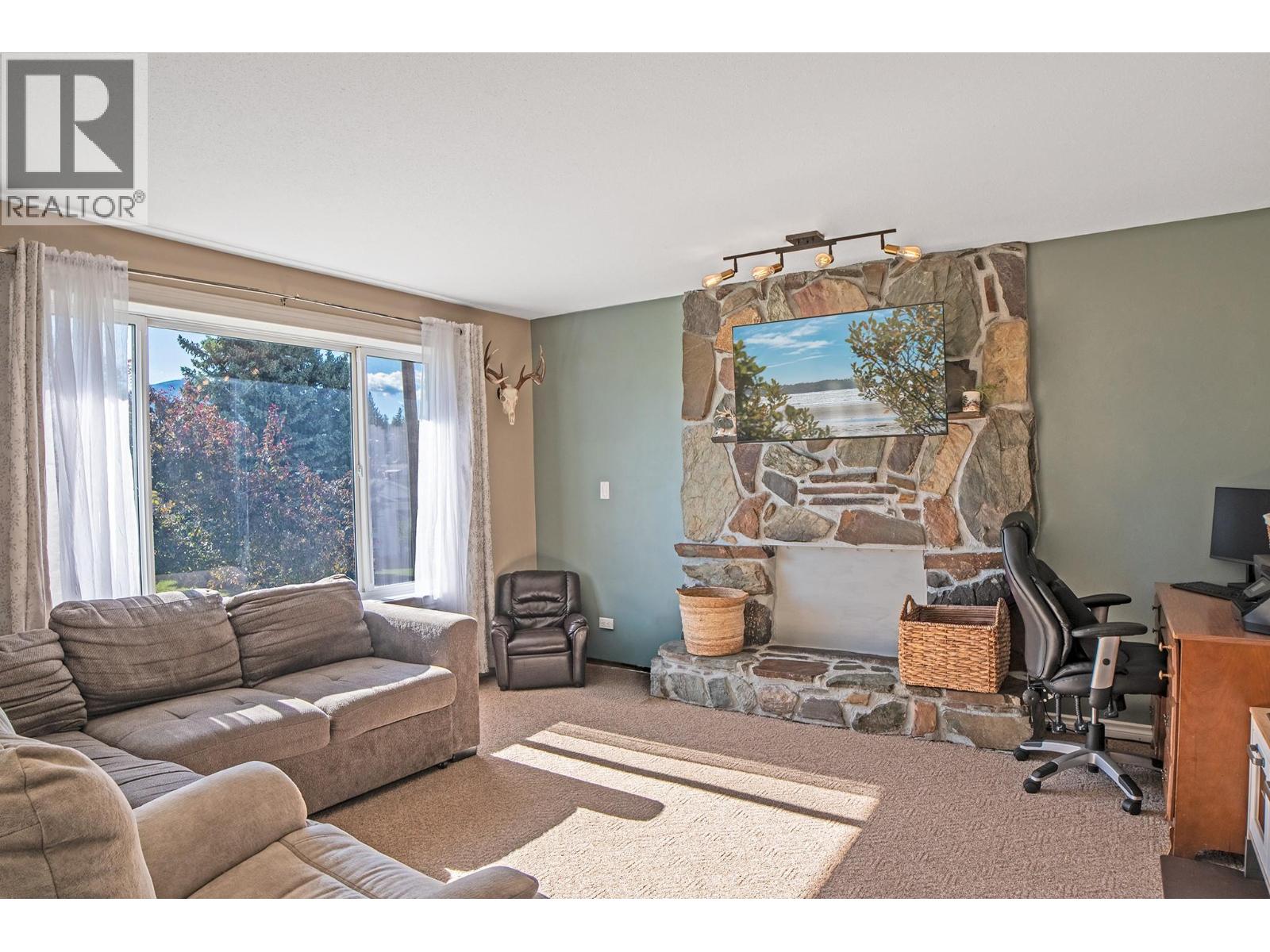 703 14th  S Avenue, Cranbrook, British Columbia  V1C 2Y2 - Photo 4 - 10390954