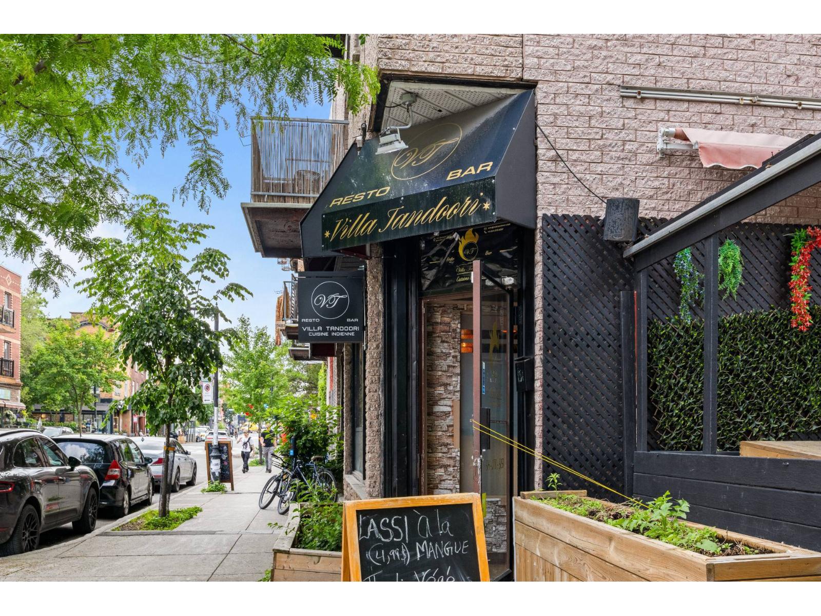 151 Rue Bernard O. Montréal (Le Plateau-Mont-Royal) Quebec Canada H2T2K3 2