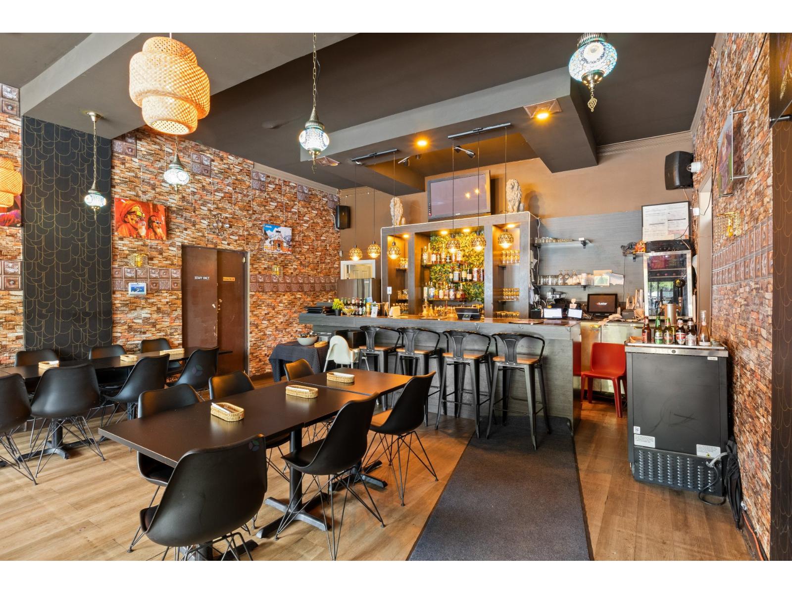 151 Rue Bernard O. Montréal (Le Plateau-Mont-Royal) Quebec Canada H2T2K3 5