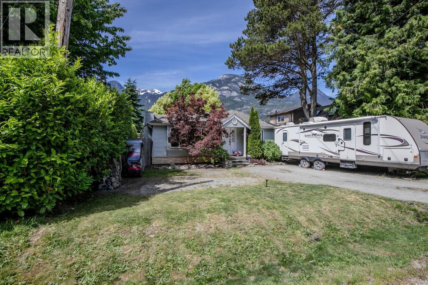 38807 Britannia Avenue, Squamish, British Columbia  V8B 0A7 - Photo 2 - R3130481