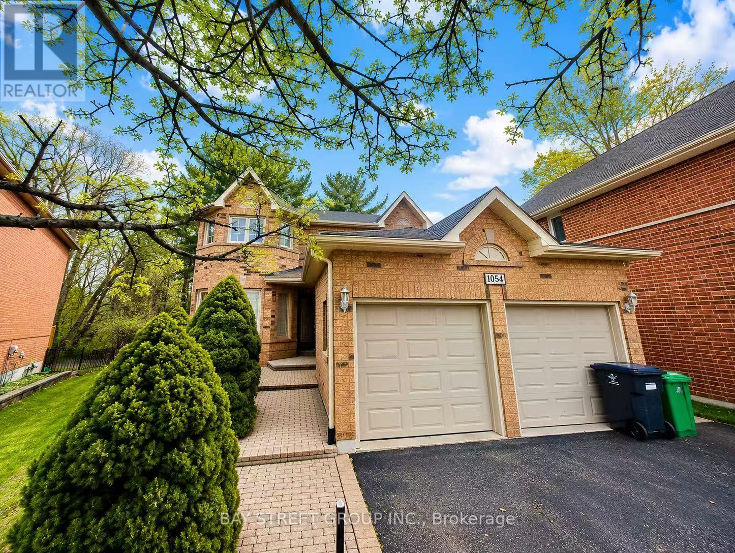 1054 CHATEAU COURT, Mississauga, Ontario