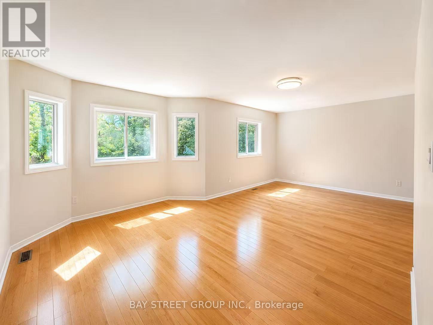 1054 Chateau Court, Mississauga, Ontario L5H 4J8 - Photo 18 - W13442486