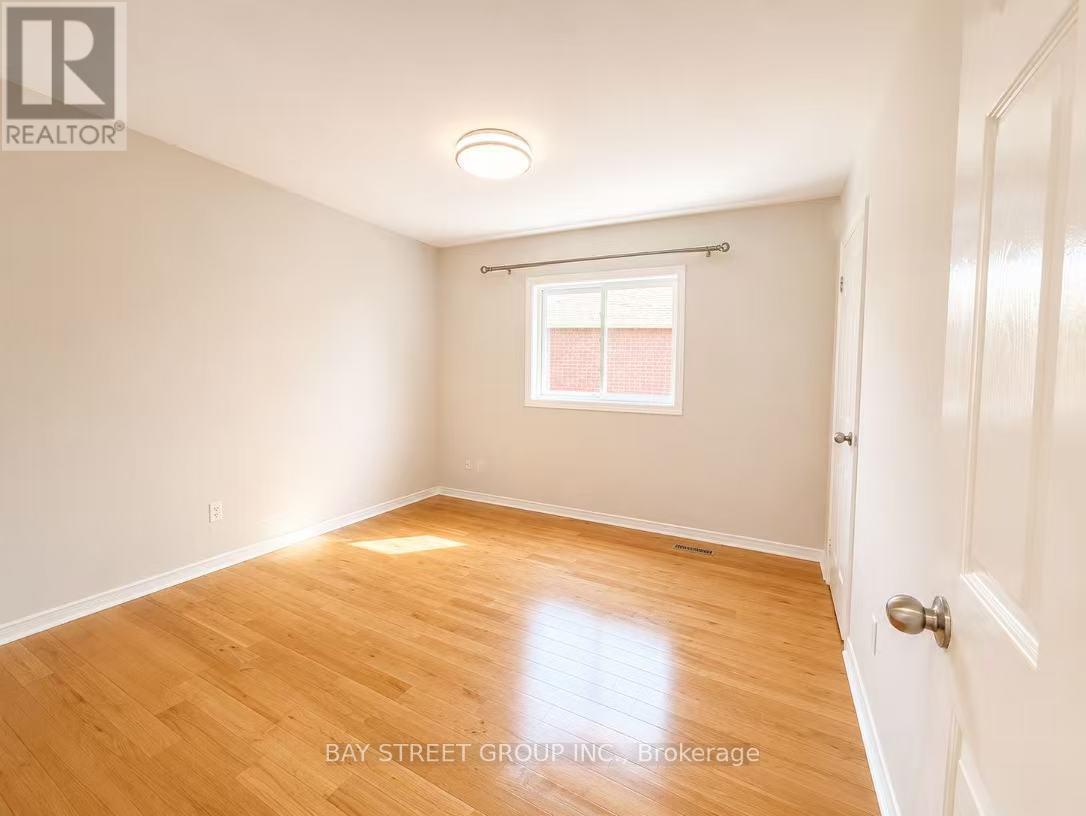 1054 Chateau Court, Mississauga, Ontario L5H 4J8 - Photo 26 - W13442486