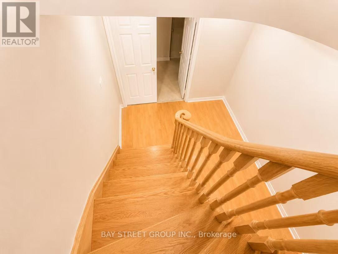 1054 Chateau Court, Mississauga, Ontario L5H 4J8 - Photo 33 - W13442486