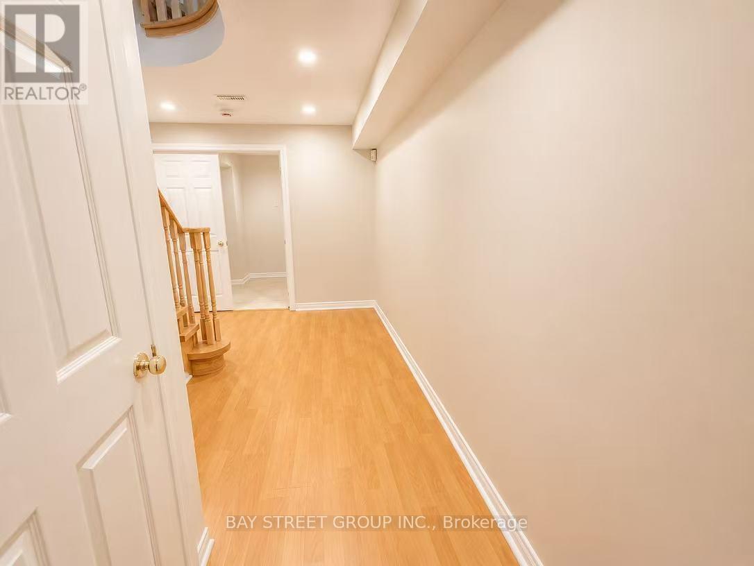 1054 Chateau Court, Mississauga, Ontario L5H 4J8 - Photo 34 - W13442486