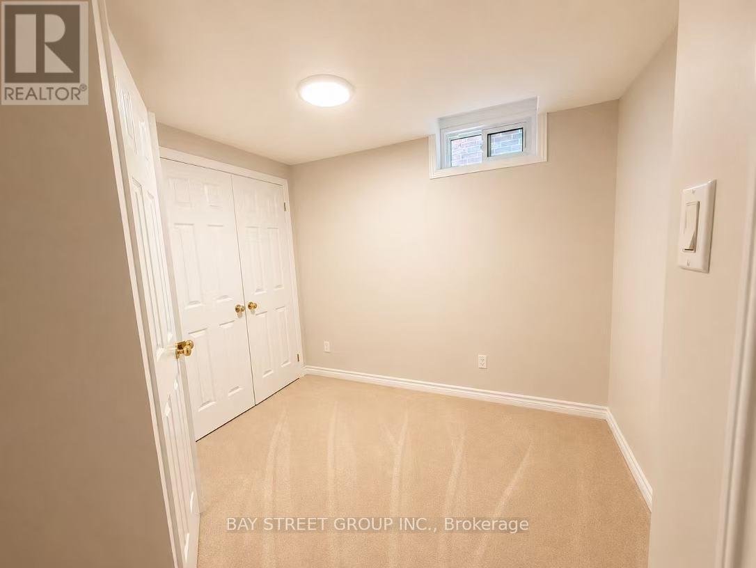 1054 Chateau Court, Mississauga, Ontario L5H 4J8 - Photo 36 - W13442486
