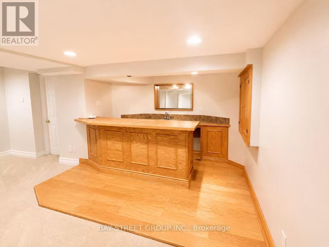 1054 Chateau Court, Mississauga, Ontario L5H 4J8 - Photo 37 - W13442486