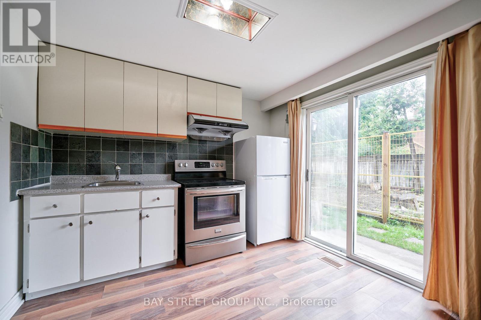 W/O BASEMENT - 239 CRESTWOOD ROAD, Vaughan, Ontario