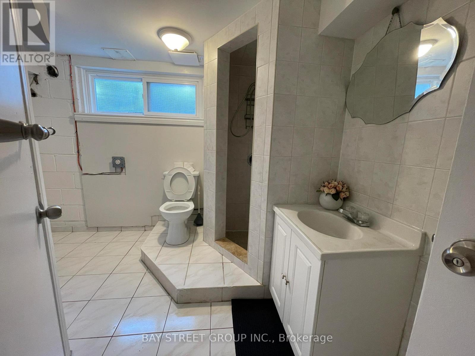 W/o Basement - 239 Crestwood Road, Vaughan, Ontario L4J 1A8 - Photo 15 - N13442506