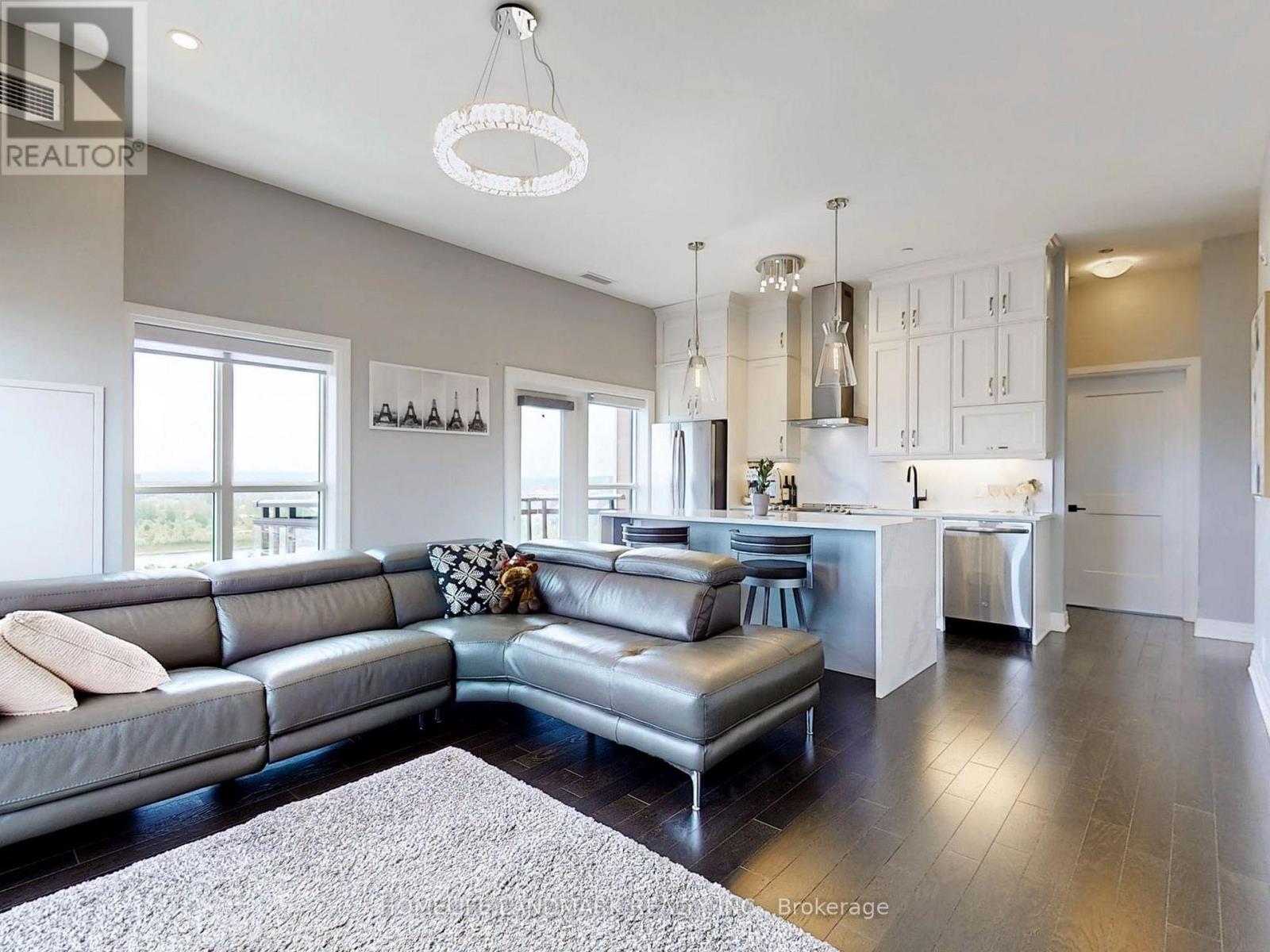 622 - 102 GROVEWOOD COMMON, Oakville, Ontario