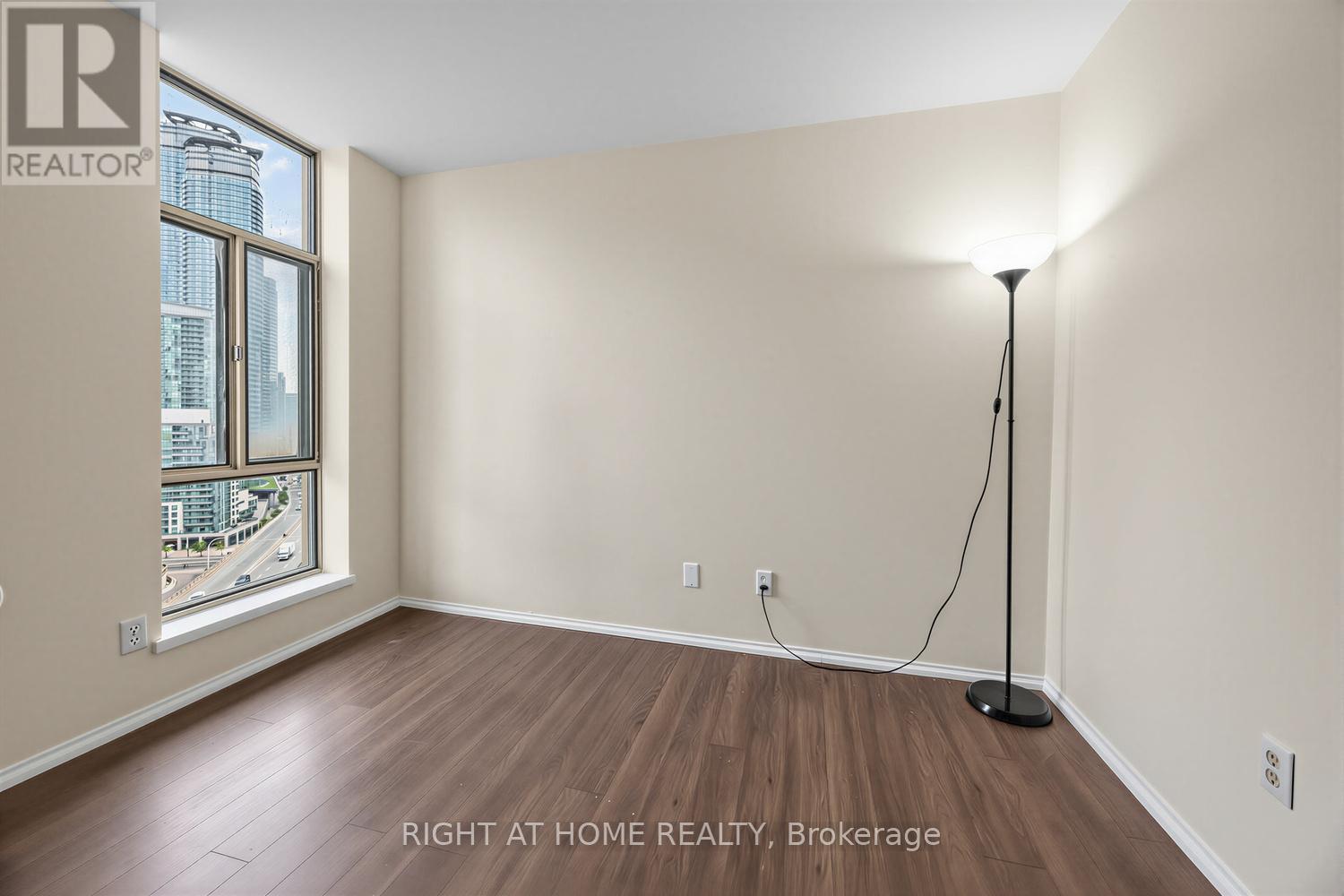 1906 - 260 Queens Quay W, Toronto, Ontario  M5J 2N3 - Photo 18 - C13441018