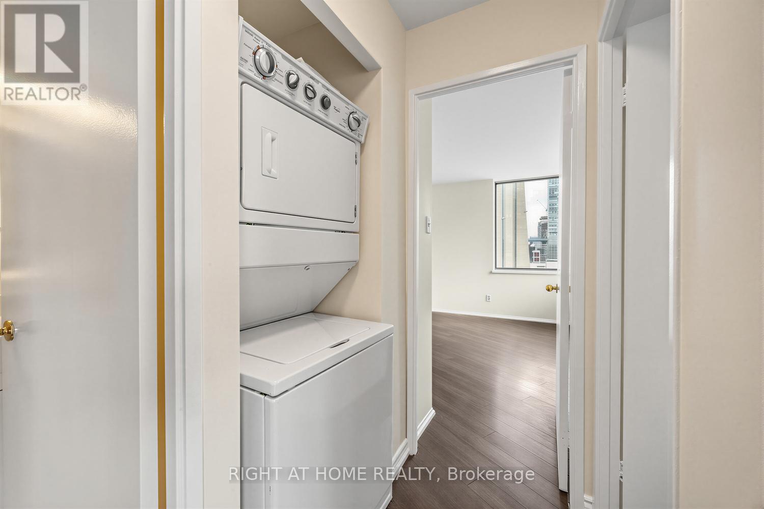 1906 - 260 Queens Quay W, Toronto, Ontario  M5J 2N3 - Photo 29 - C13441018