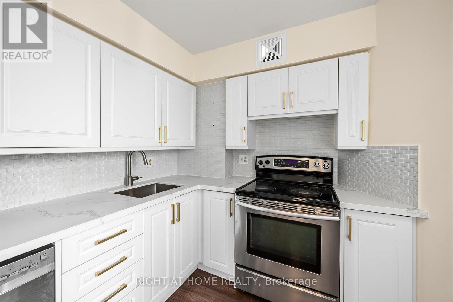 1906 - 260 Queens Quay W, Toronto, Ontario  M5J 2N3 - Photo 17 - C13441018