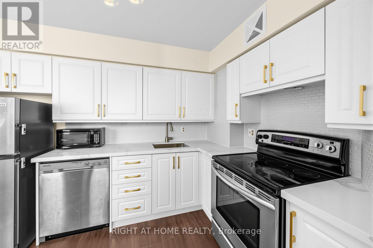 1906 - 260 Queens Quay W, Toronto, Ontario  M5J 2N3 - Photo 16 - C13441018