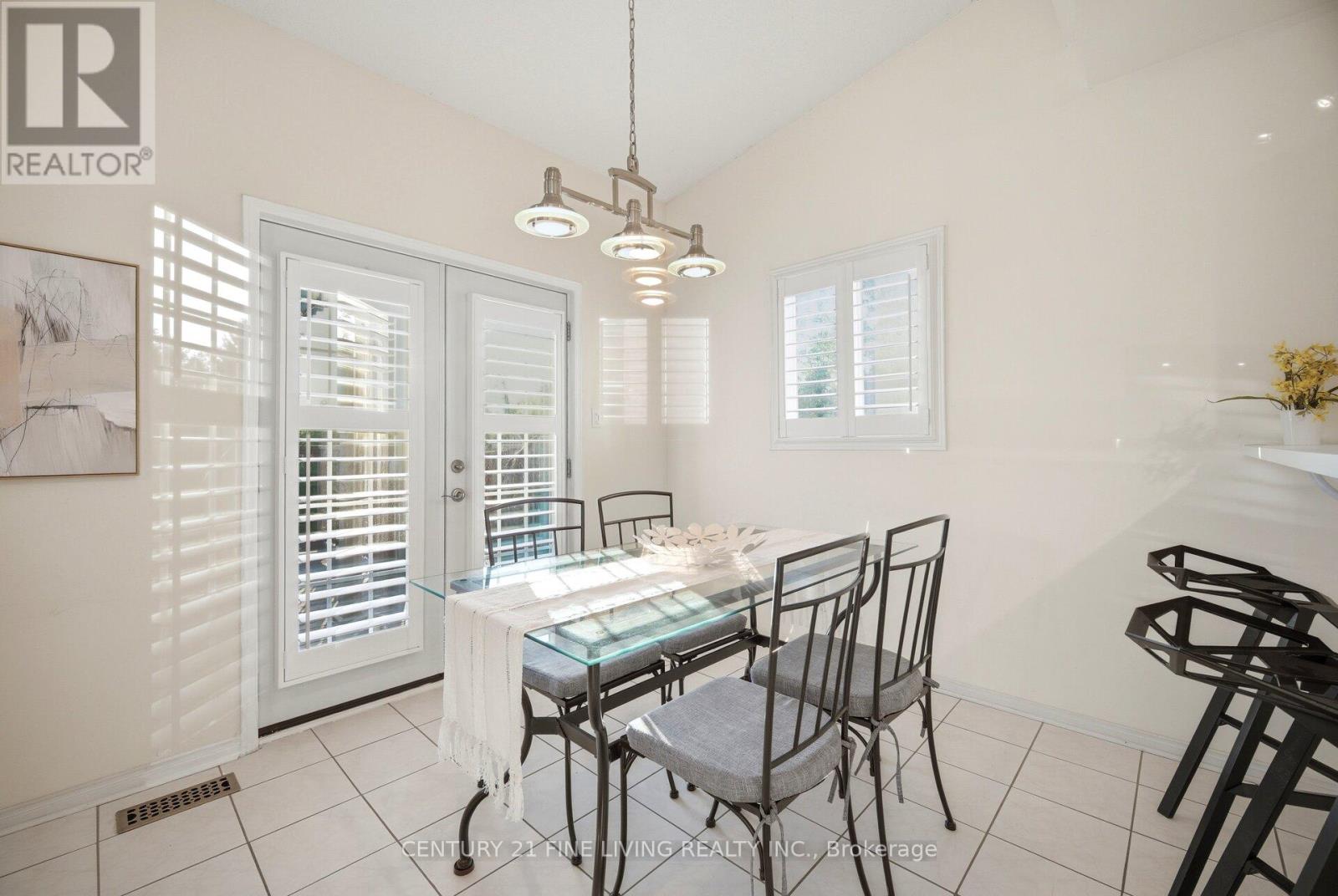 18 Nantucket Drive, Richmond Hill, Ontario  L4E 3V1 - Photo 11 - N13442526