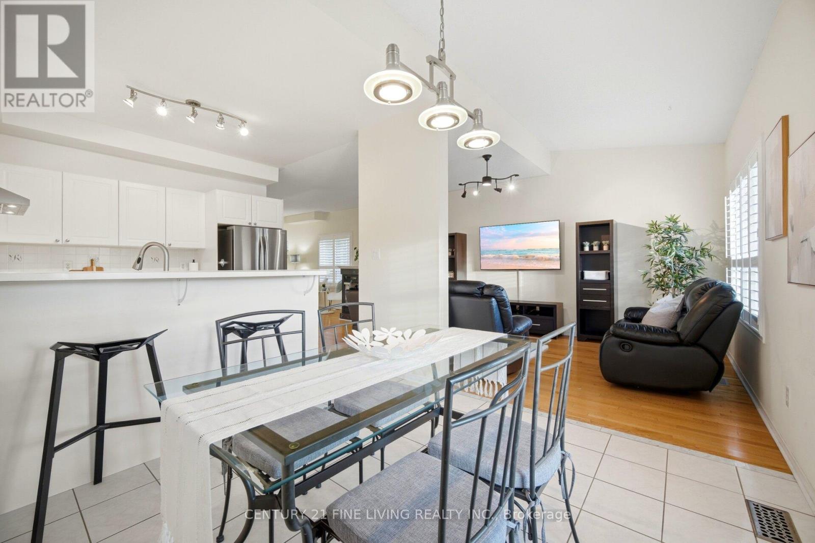 18 Nantucket Drive, Richmond Hill, Ontario  L4E 3V1 - Photo 12 - N13442526