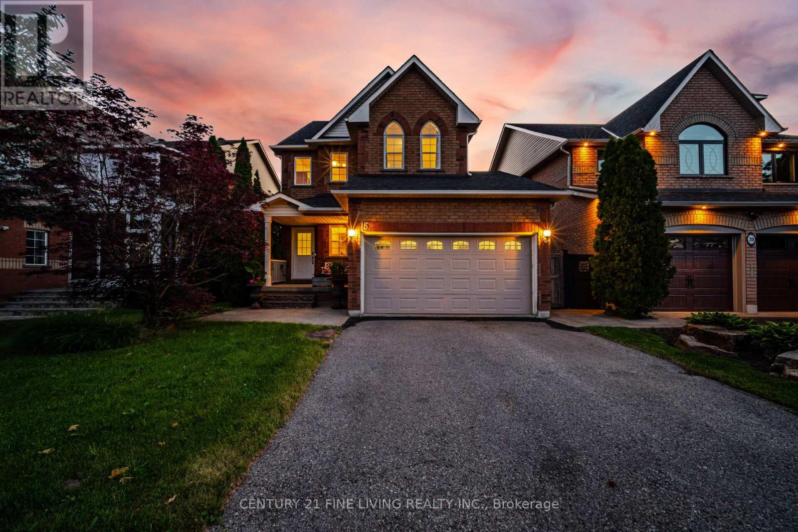 18 Nantucket Drive, Richmond Hill, Ontario  L4E 3V1 - Photo 4 - N13442526