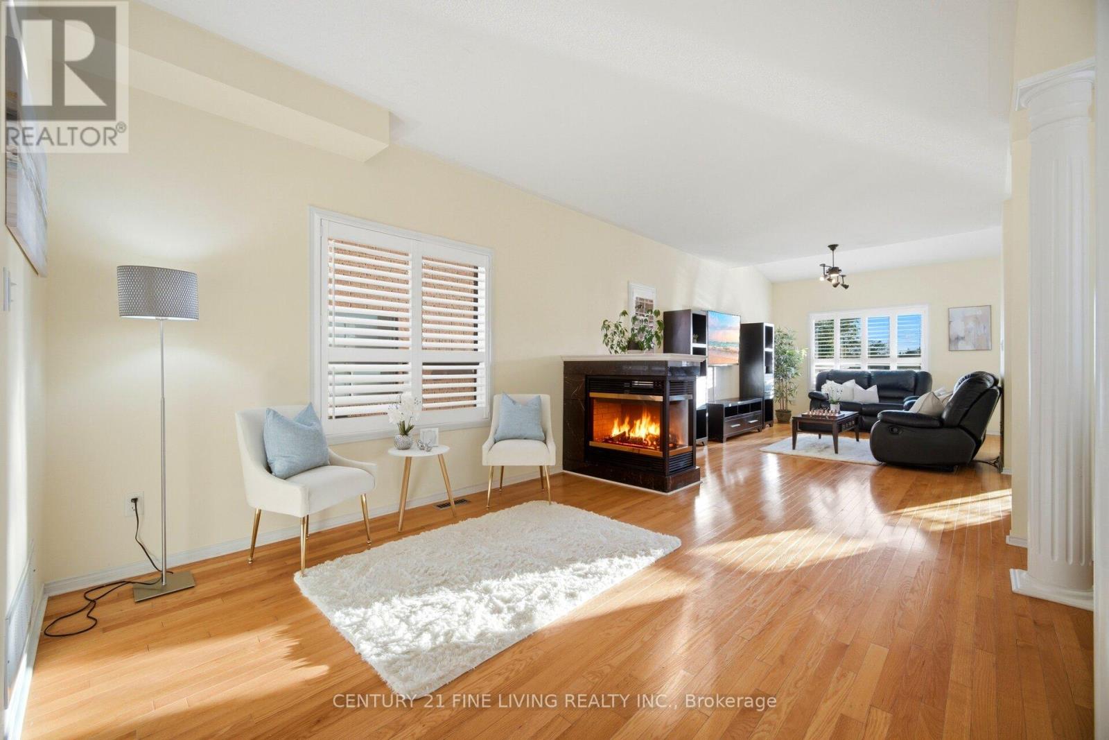 18 Nantucket Drive, Richmond Hill, Ontario  L4E 3V1 - Photo 5 - N13442526
