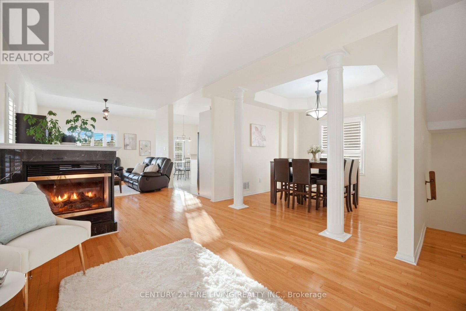 18 Nantucket Drive, Richmond Hill, Ontario  L4E 3V1 - Photo 6 - N13442526