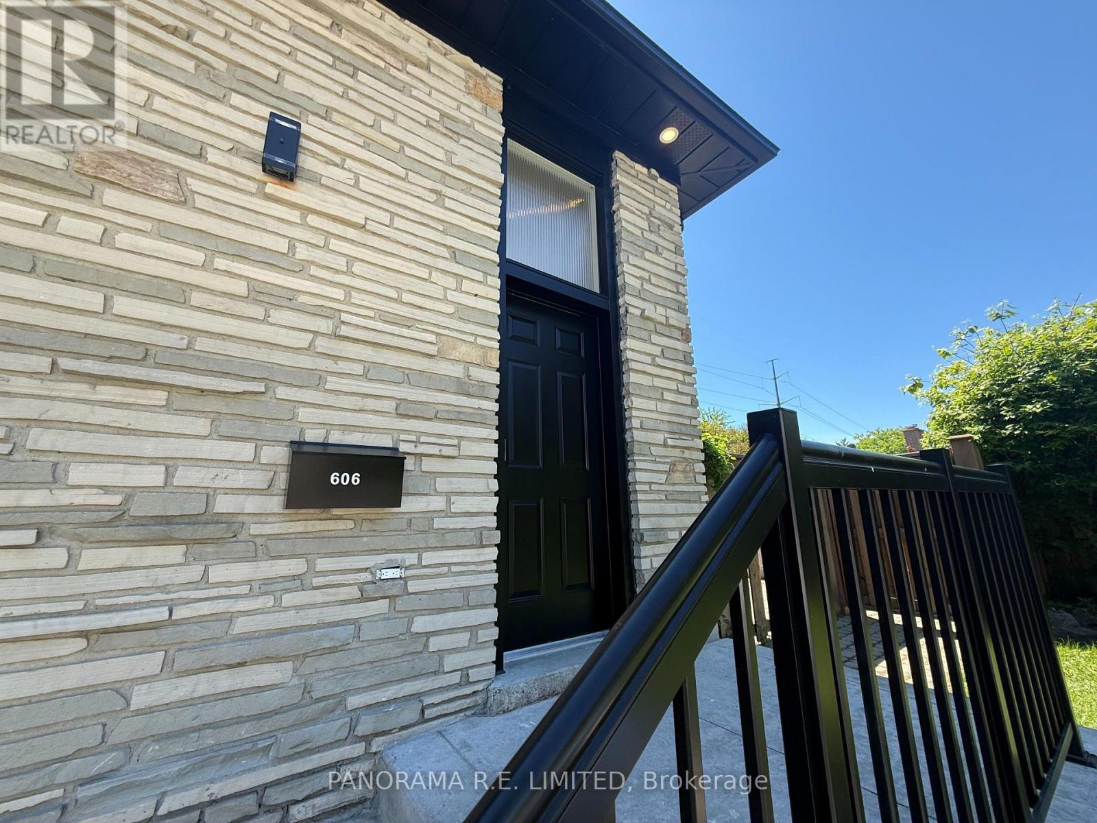 Main - 606 Abana Road, Mississauga, Ontario  L5A 1H4 - Photo 3 - W13431434