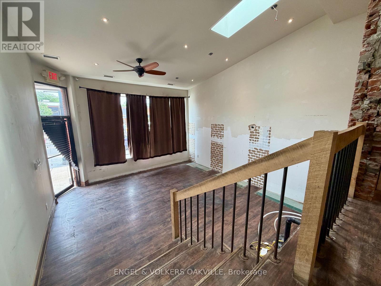 315a Lakeshore Road E, Oakville, Ontario  L6J 1J3 - Photo 10 - W13435824