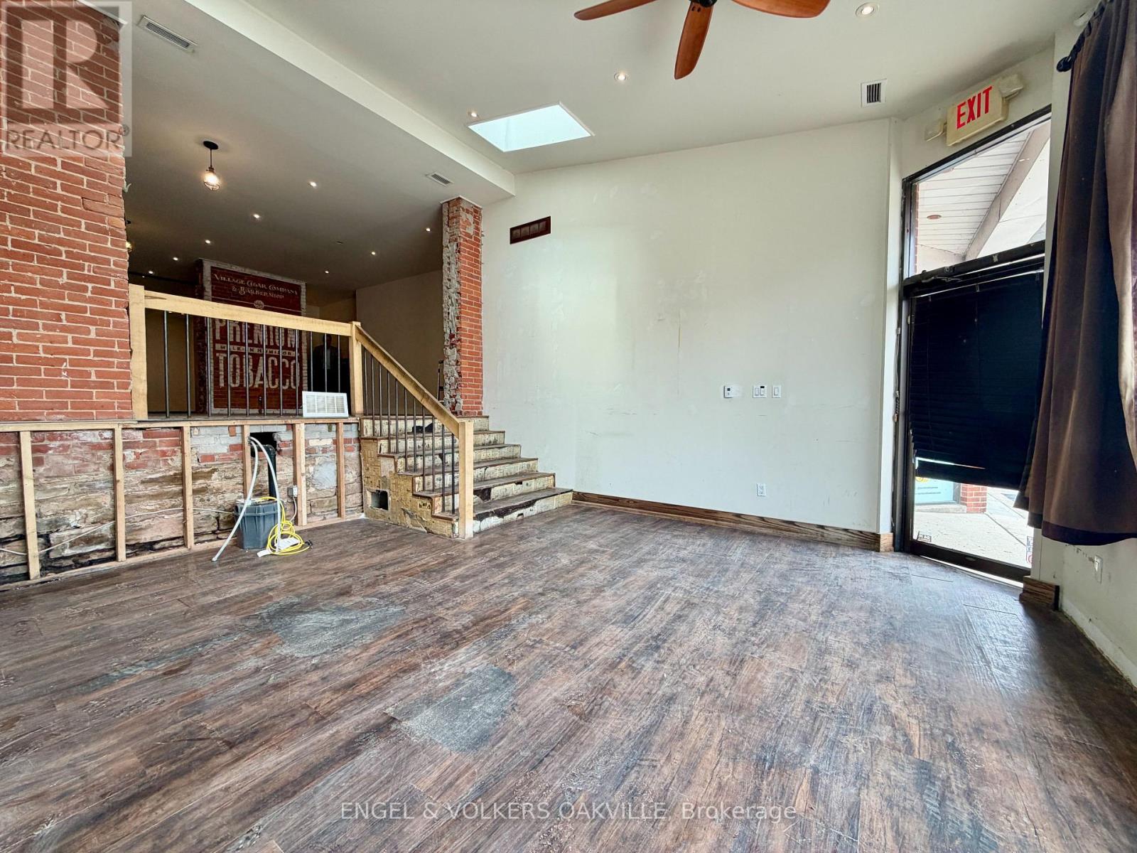 315a Lakeshore Road E, Oakville, Ontario  L6J 1J3 - Photo 5 - W13435824