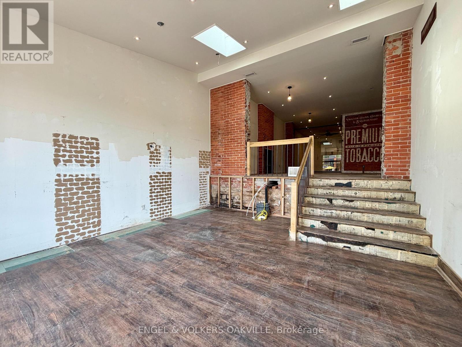 315a Lakeshore Road E, Oakville, Ontario  L6J 1J3 - Photo 7 - W13435824
