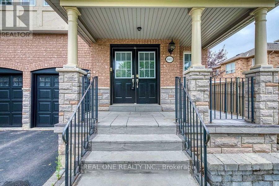 1455 Liverpool Street, Oakville, Ontario  L6M 4N6 - Photo 2 - W13442458
