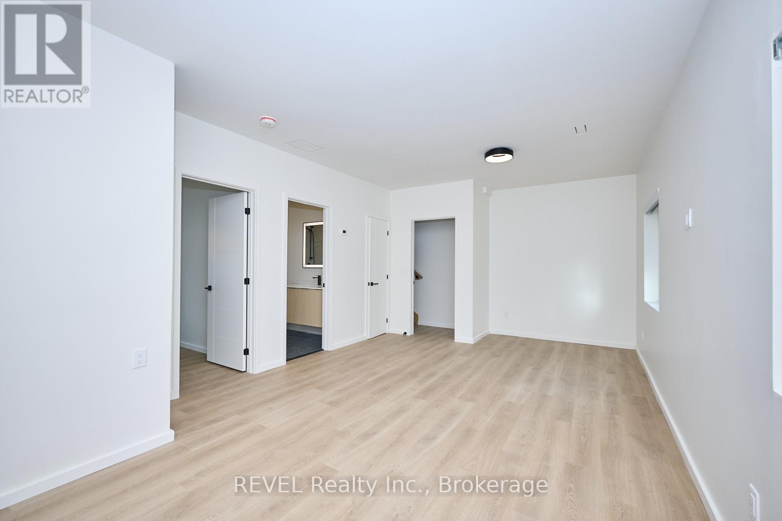 Unit 3 - 5361 Valley Way, Niagara Falls, Ontario  L2E 1X5 - Photo 11 - X13430846