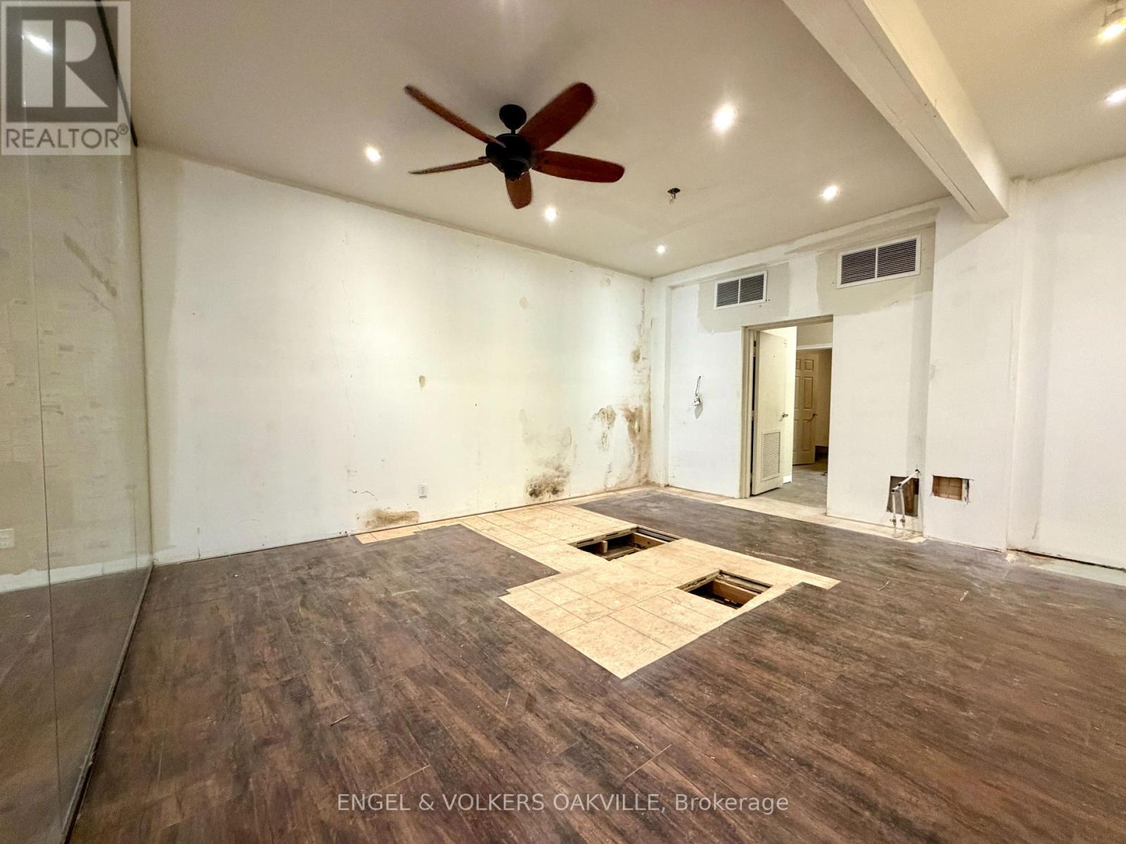 315a Lakeshore Road E, Oakville, Ontario  L6J 1J3 - Photo 18 - W13435824