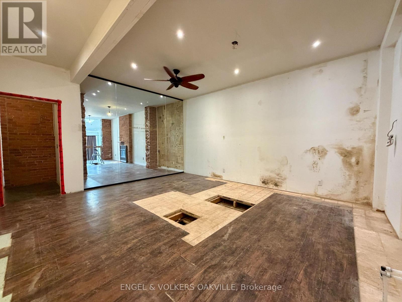 315a Lakeshore Road E, Oakville, Ontario  L6J 1J3 - Photo 17 - W13435824