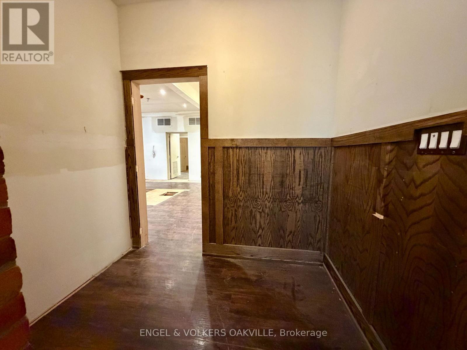 315a Lakeshore Road E, Oakville, Ontario  L6J 1J3 - Photo 15 - W13435824