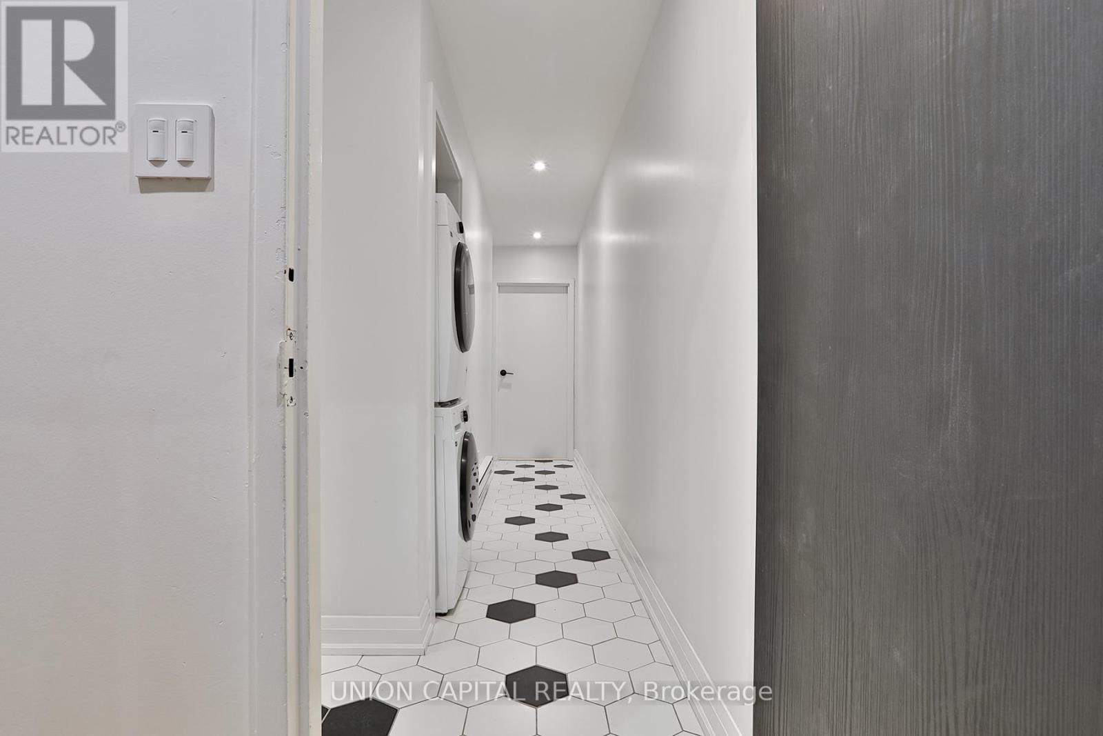 2 - 612 GERRARD STREET E, Toronto, Ontario