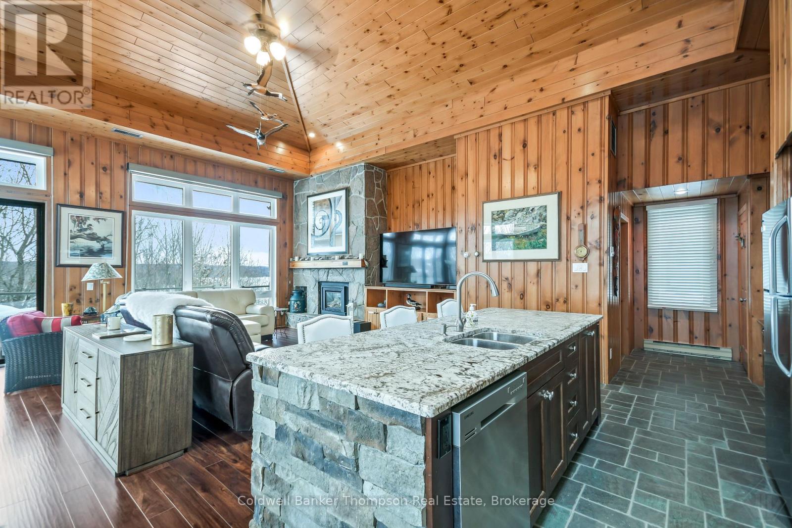 22-301 Oakridge Deerhurst Drive, Huntsville, Ontario  P1H 2E8 - Photo 4 - X12806680