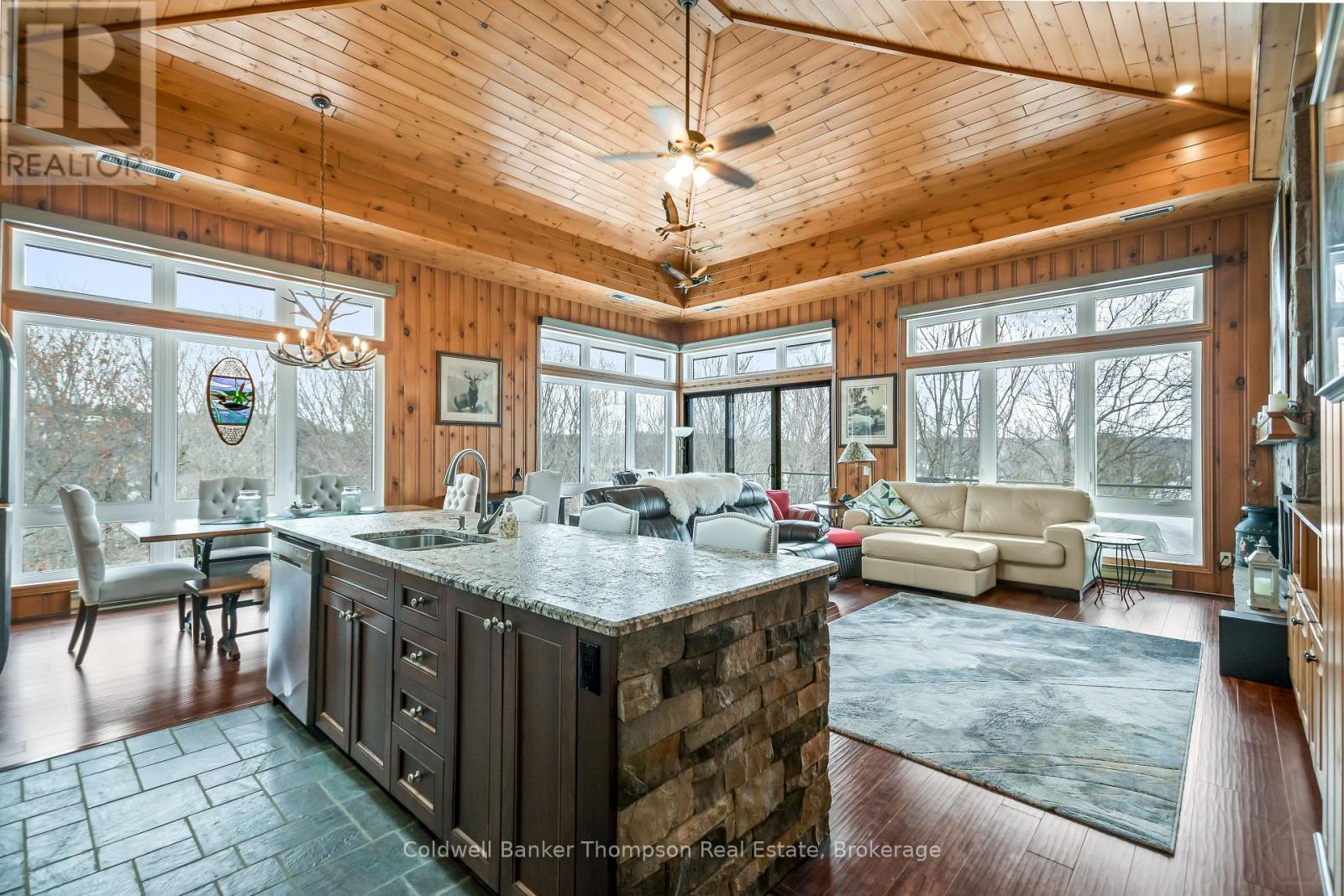 22-301 Oakridge Deerhurst Drive, Huntsville, Ontario  P1H 2E8 - Photo 2 - X12806680